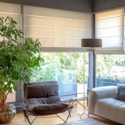 Leinen Raffrollo in beigem Farbton